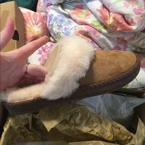 Women’s Ugg Slippers - BRAND NEW W/ BOX!